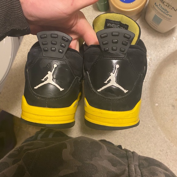 Jordan 4 size 9.5 - Picture 4 of 5